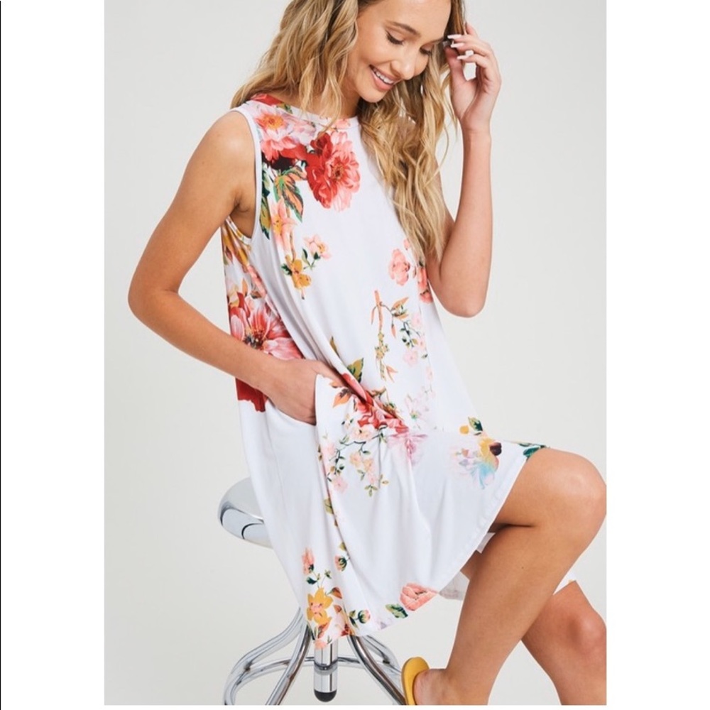 Last 2! Floral Shift Dress!🌺 - Picture 2 of 8